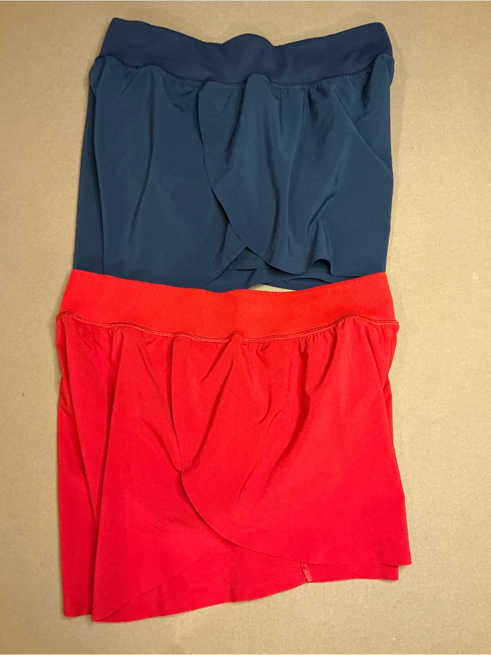 CRZ YOGA Feathery-Fit Soft Dolphin Lined Shorts 3" โข Set of 2 โข Size Small - Picture 8 of 13